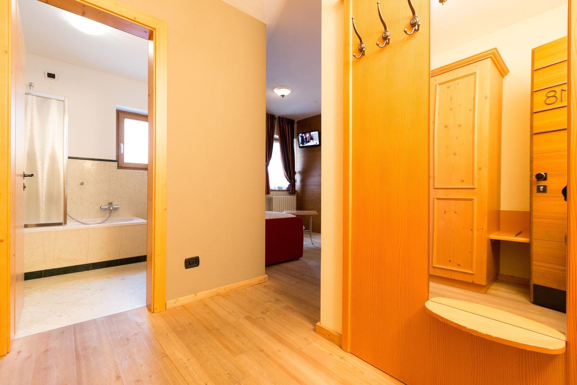 Hotel Touring Livigno Bagian luar foto