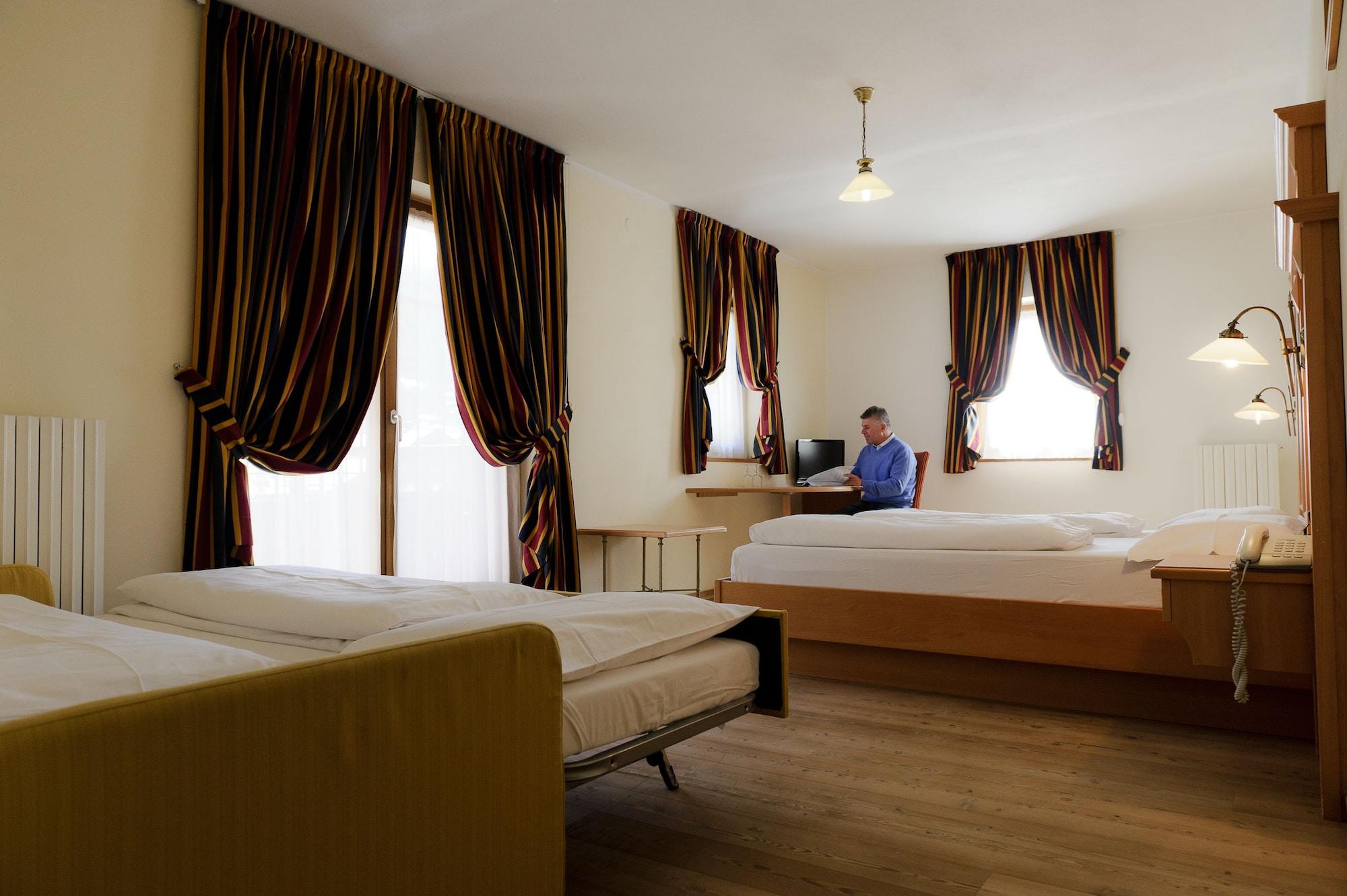 Hotel Touring Livigno Bagian luar foto