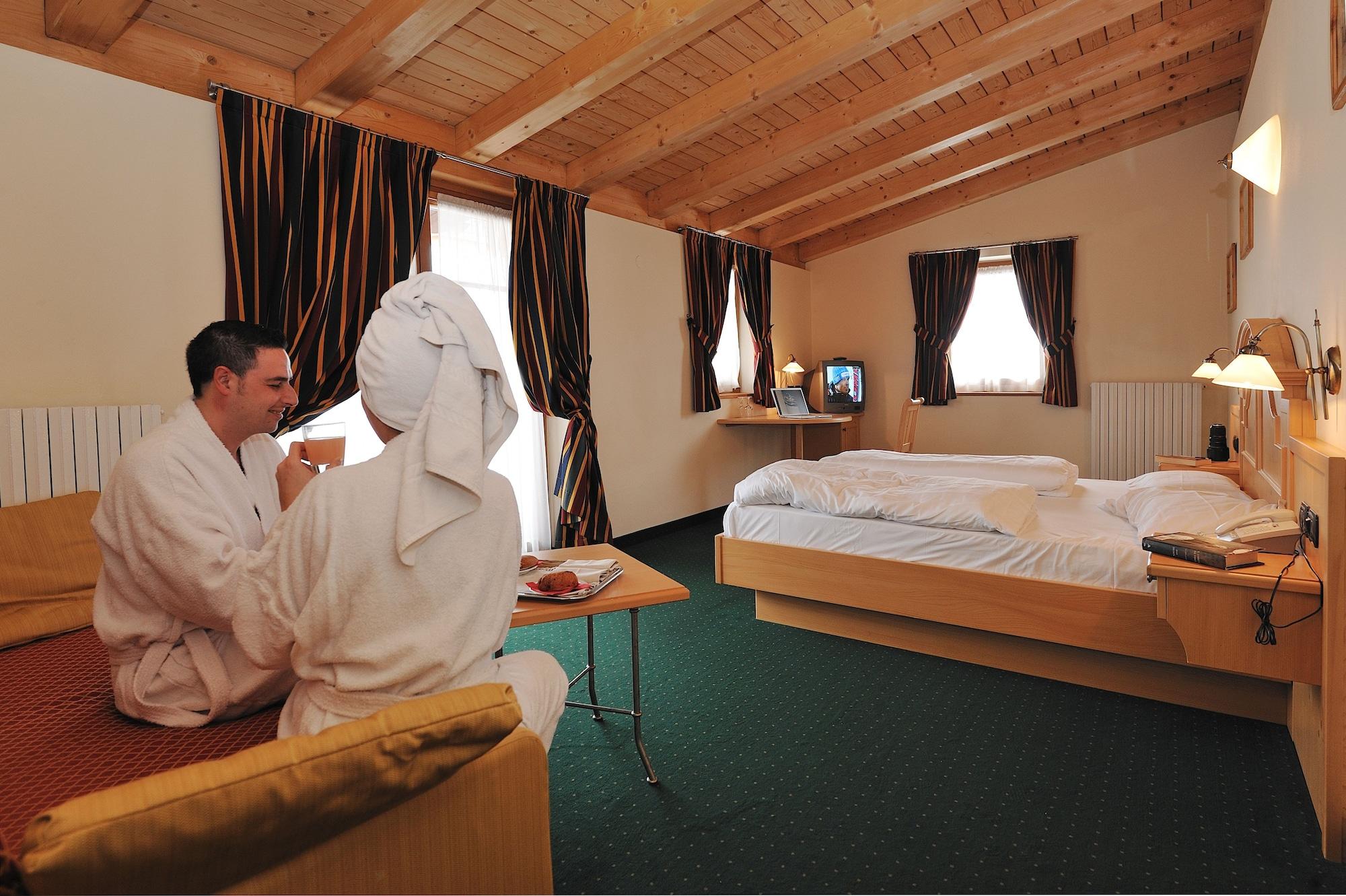 Hotel Touring Livigno Bagian luar foto