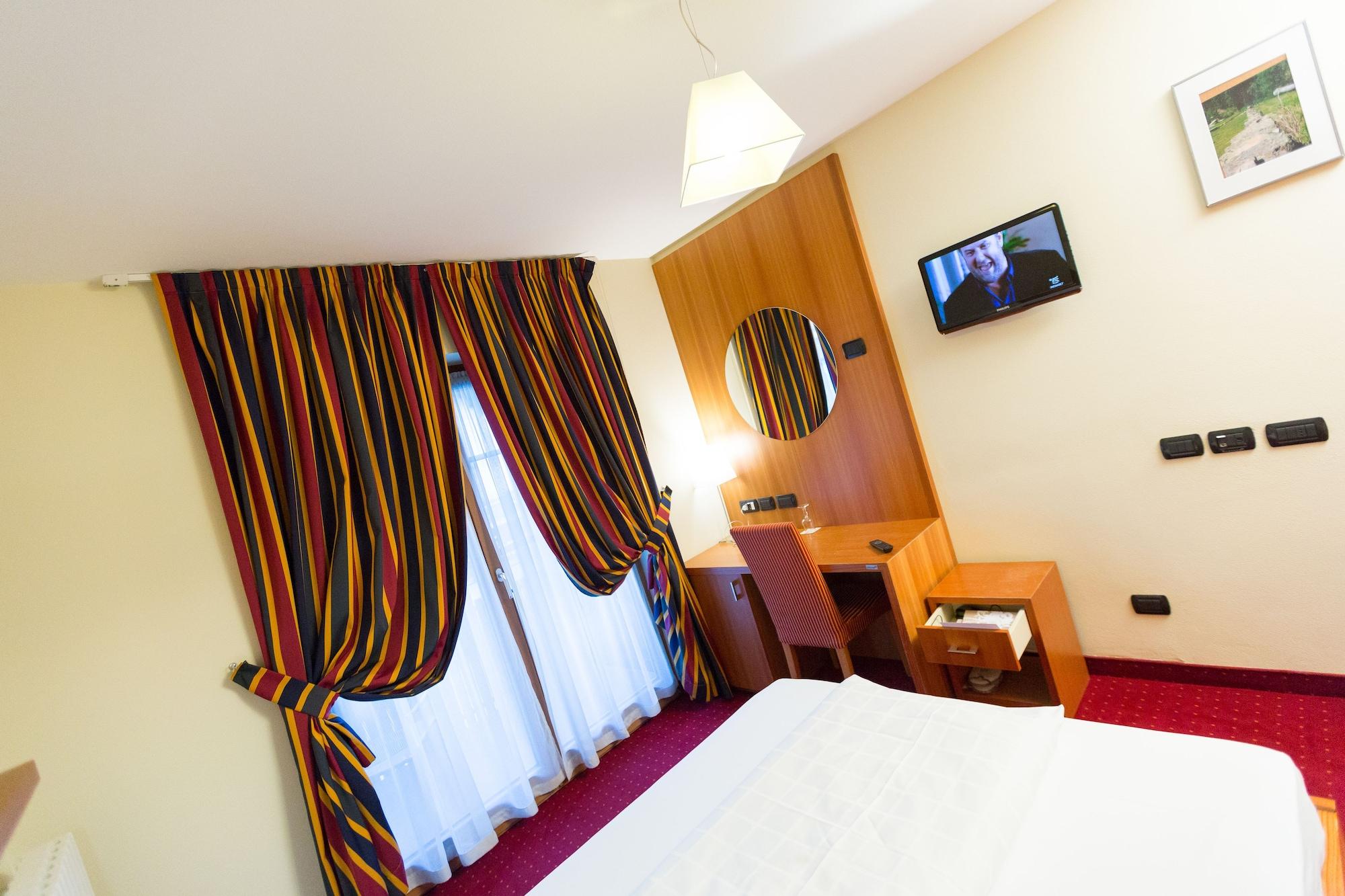 Hotel Touring Livigno Bagian luar foto