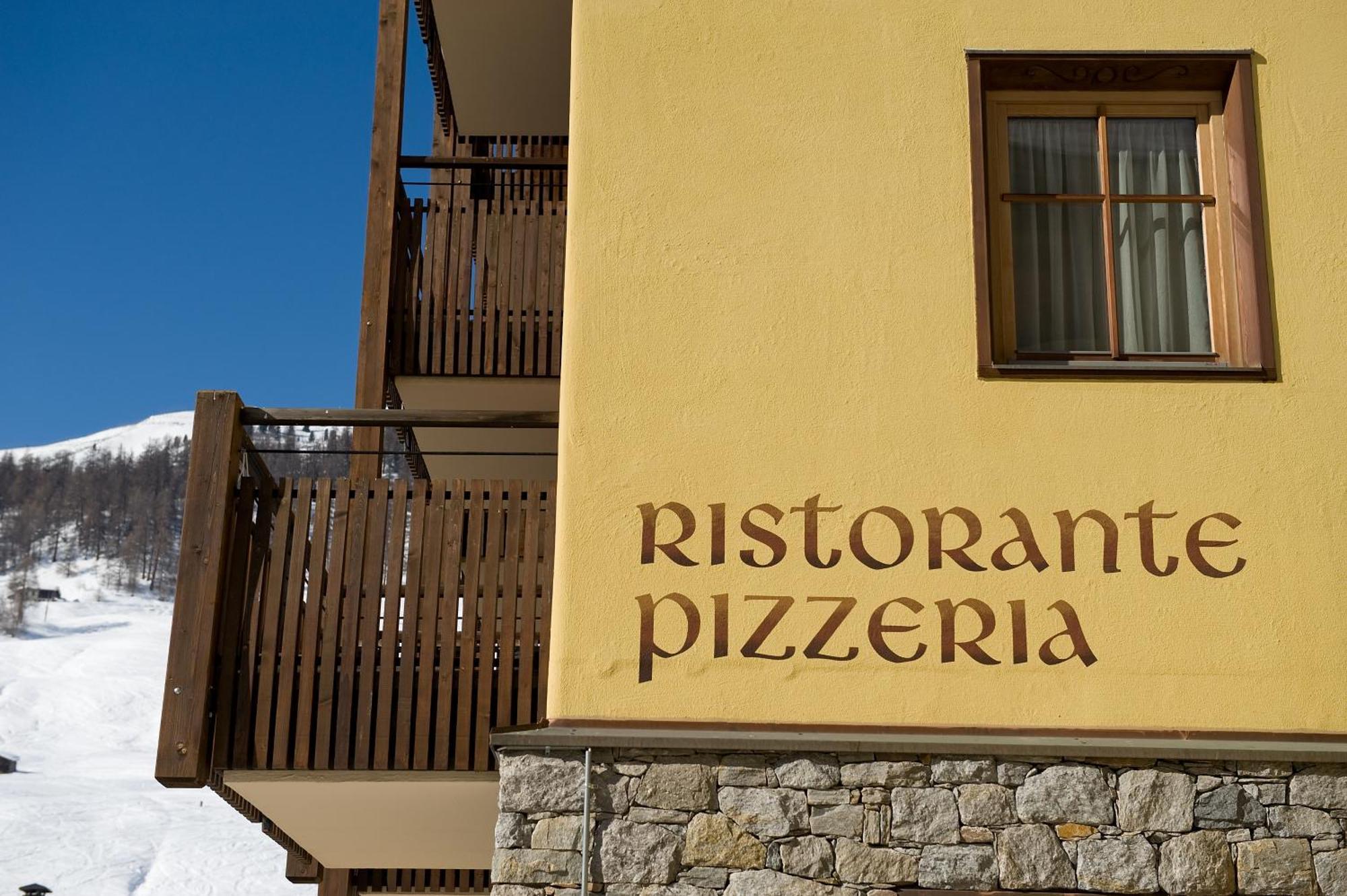 Hotel Touring Livigno Bagian luar foto