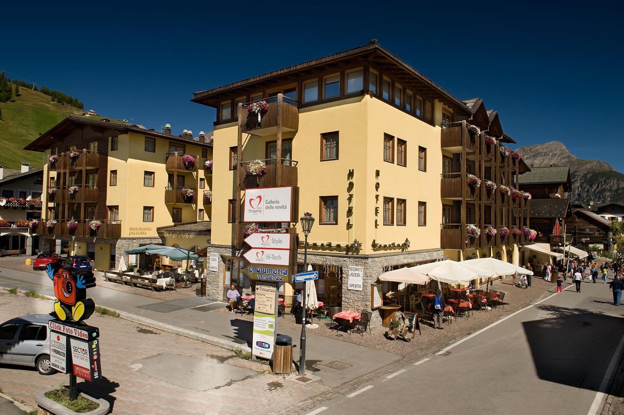 Hotel Touring Livigno Bagian luar foto