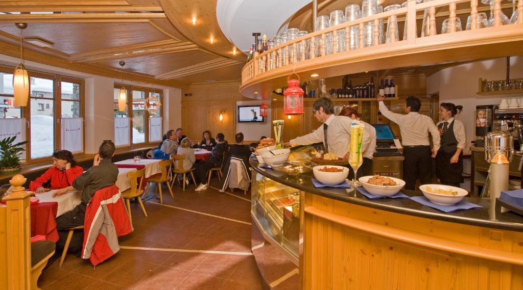 Hotel Touring Livigno Bagian luar foto