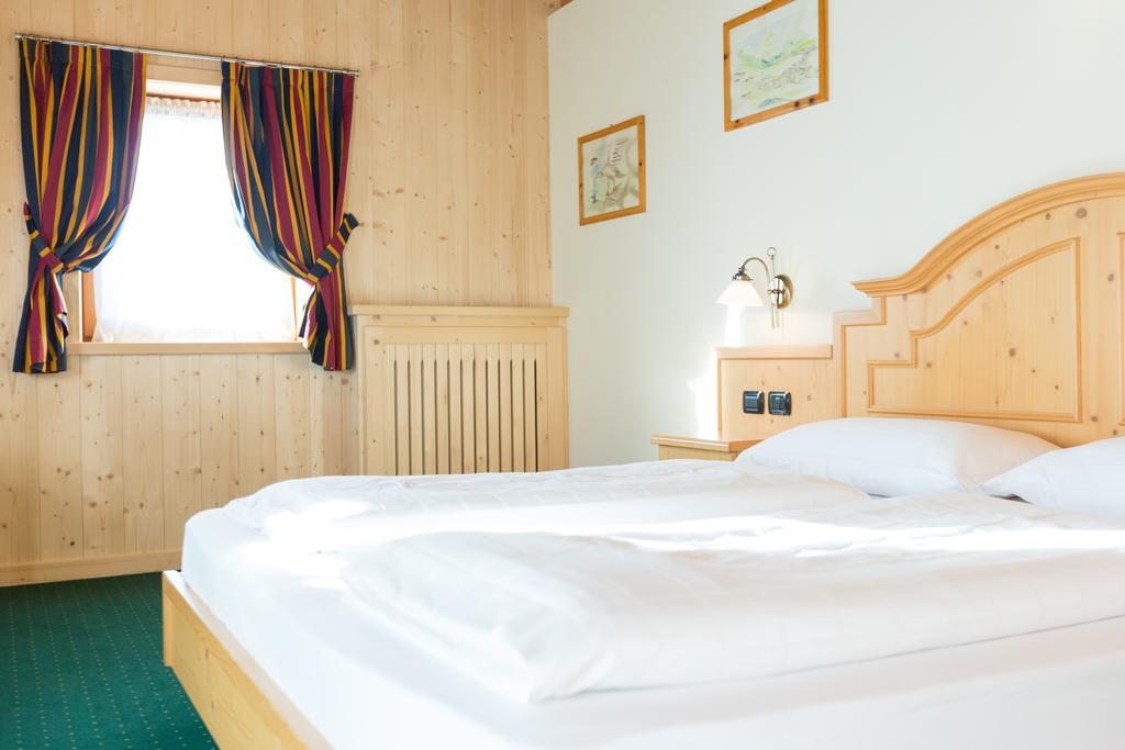 Hotel Touring Livigno Bagian luar foto