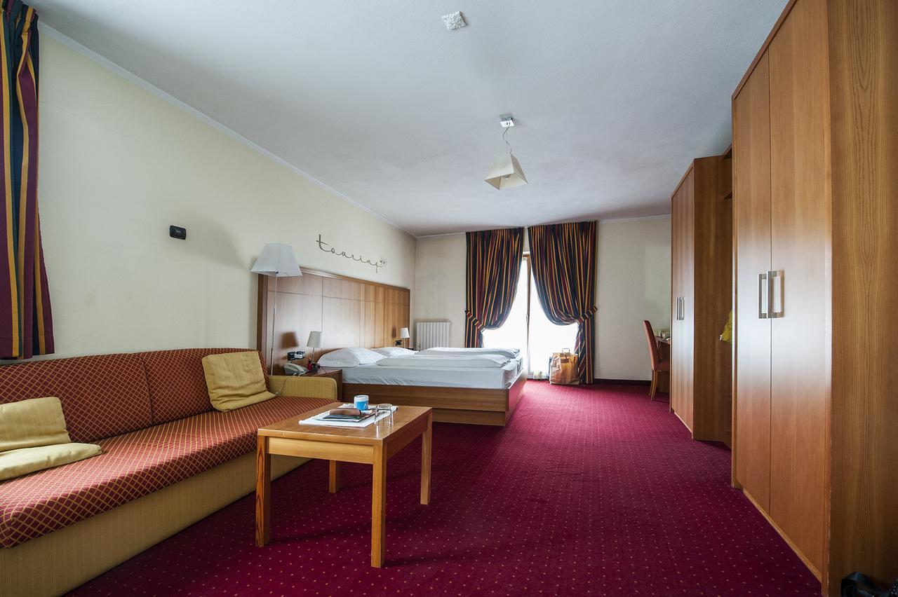 Hotel Touring Livigno Bagian luar foto